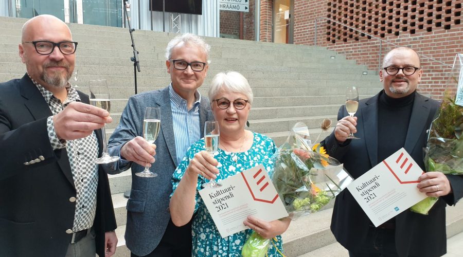 kulttuuristipendi, palkintojenjako, palkitut, ihmisiä, hymy