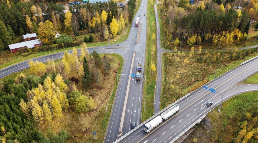 tiet risteävät, logistiikka, autoja