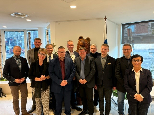 ihmisiä, hymy, huone