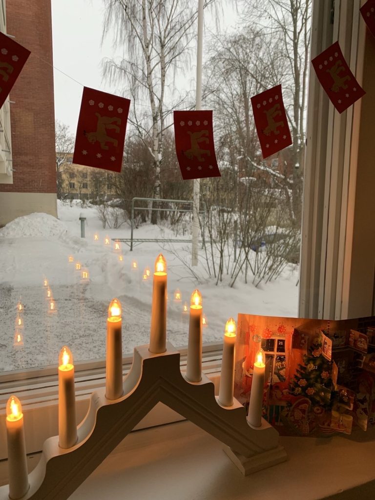 lippunauha, ikkuna, kynttelikkö, joulu